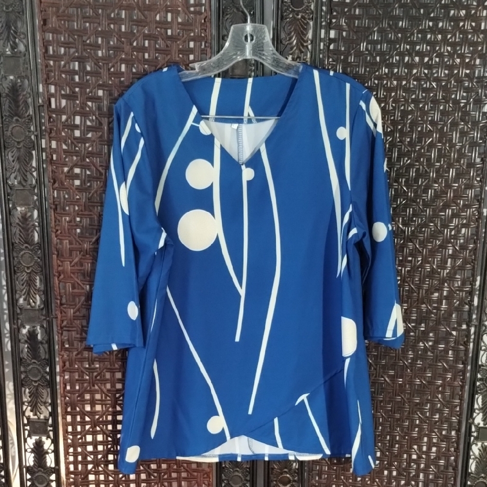 Blue Abstract Women's Top Large Front detail V Neck 3,/4 Sleeve
